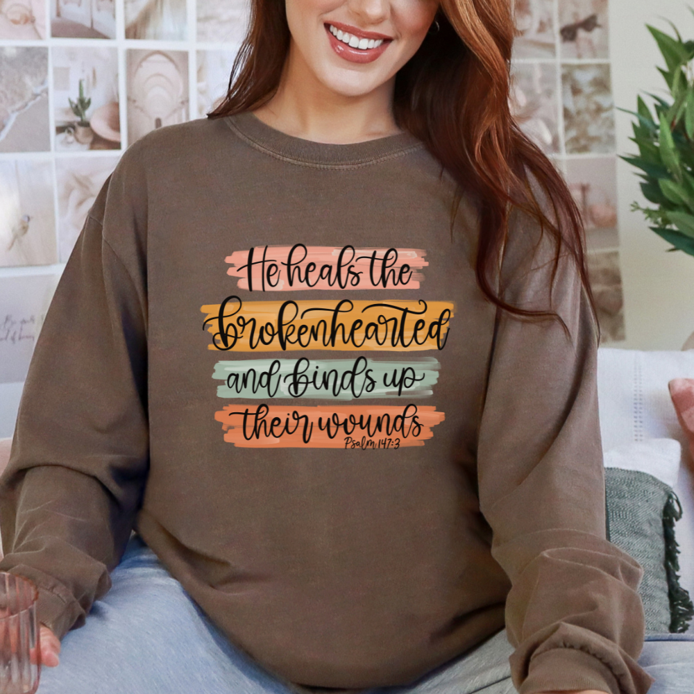 He Heals the Brokenhearted – Comfort Colors® Long Sleeve Tee