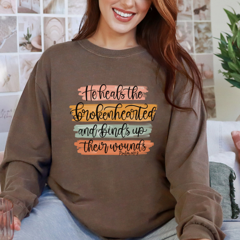 He Heals the Brokenhearted – Comfort Colors® Long Sleeve Tee
